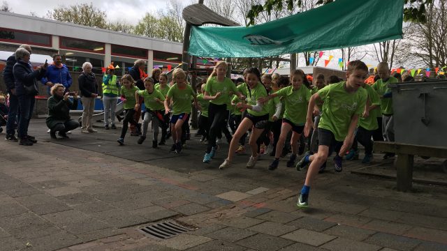 De Klimop rent koninklijk hard voor schoolplein