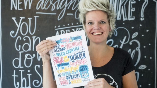 Karin Luttenberg handlettert bij Laan