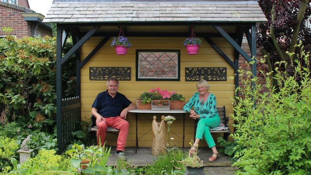 Jong en oud bezoekt Open Tuinen Weekend in Castricum